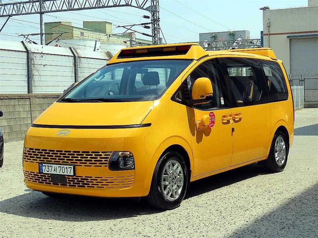 HYUNDAI Staria - Vista 2
