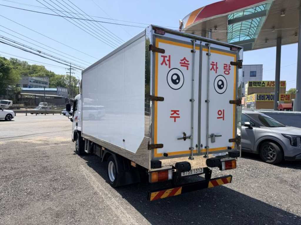 medium and large cargo truck - Vista 6