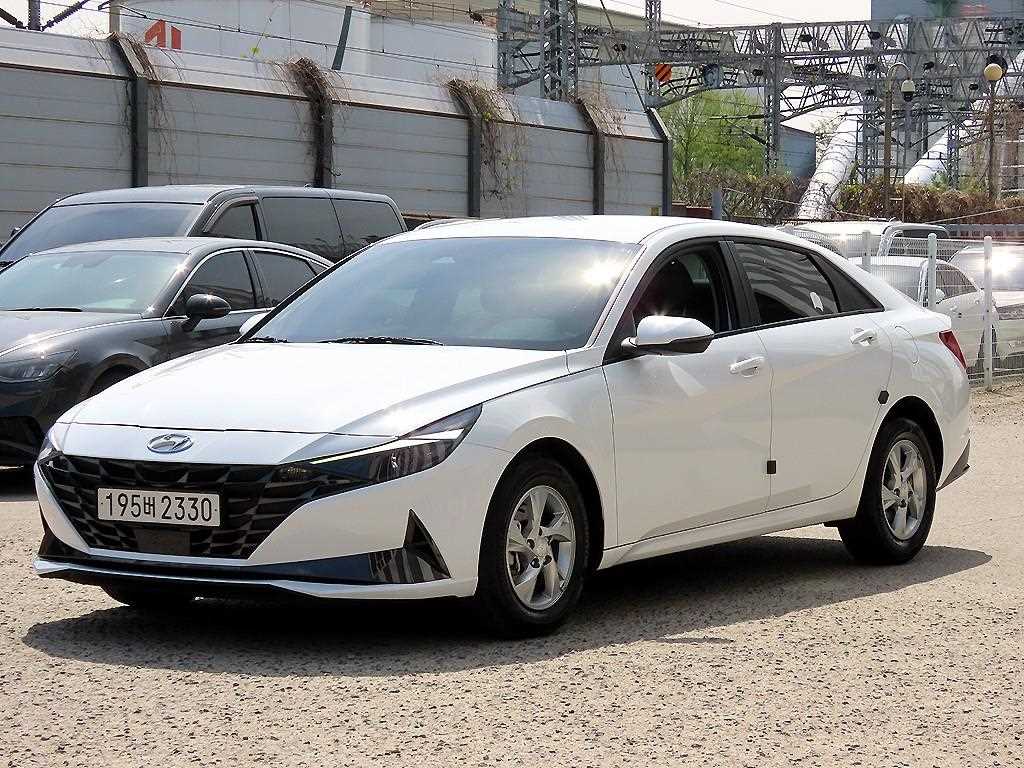 HYUNDAI Avante - Vista 2