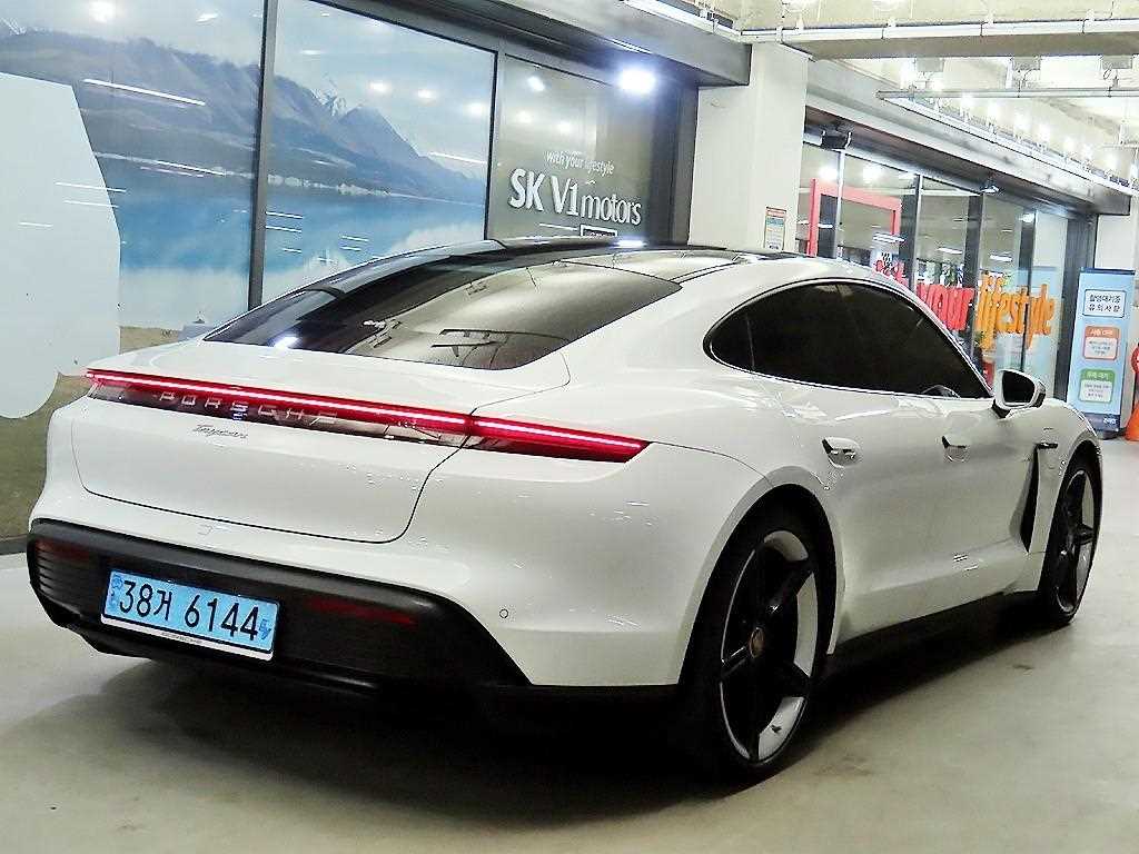 Porsche Taycan - Vista 4