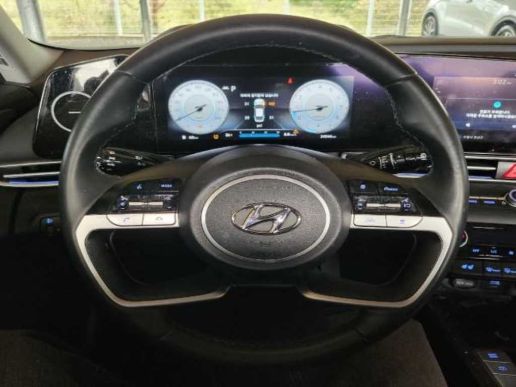 HYUNDAI Avante - Vista 4
