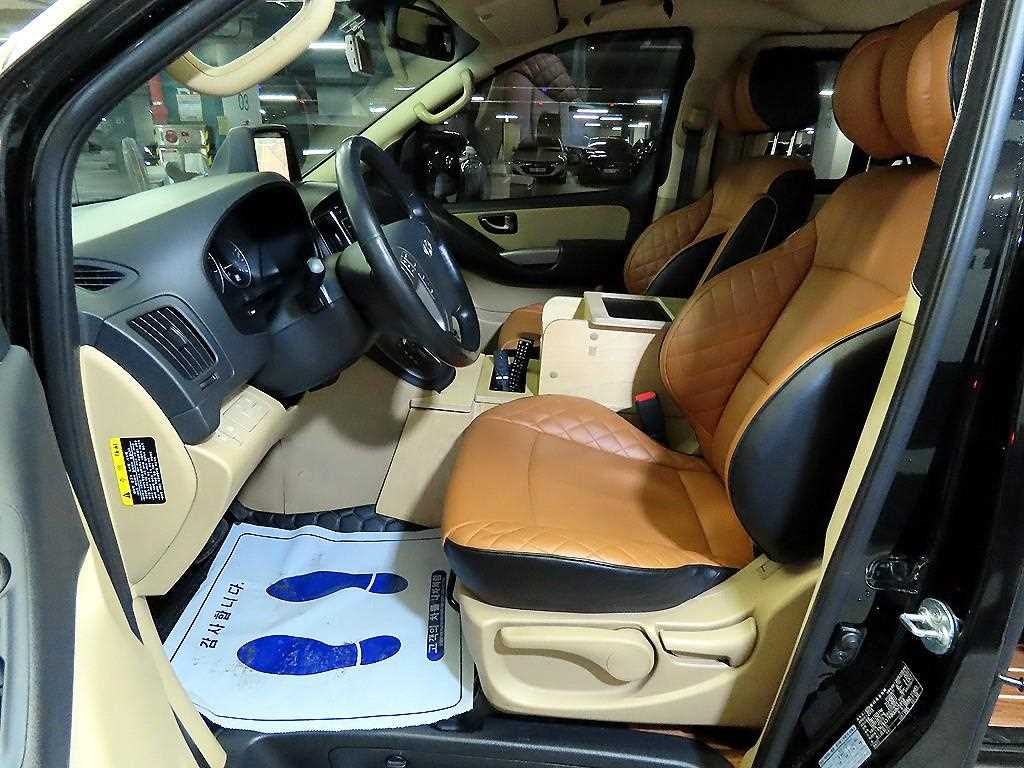 HYUNDAI Starex - Vista 6
