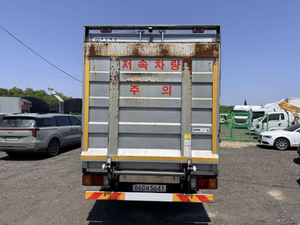 medium and large cargo truck - Vista 6