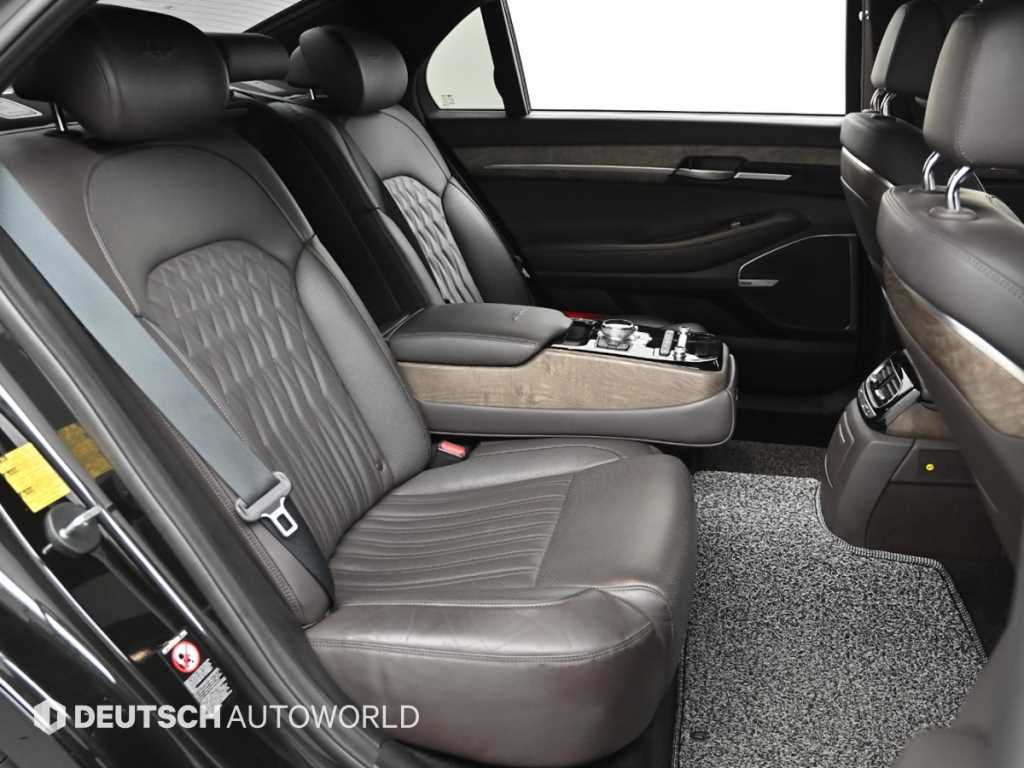 Genesis G90 - Vista 12