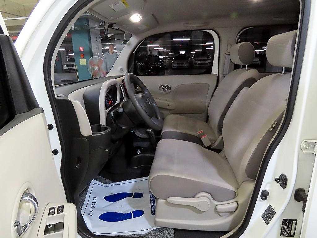 Nissan Cube - Vista 6