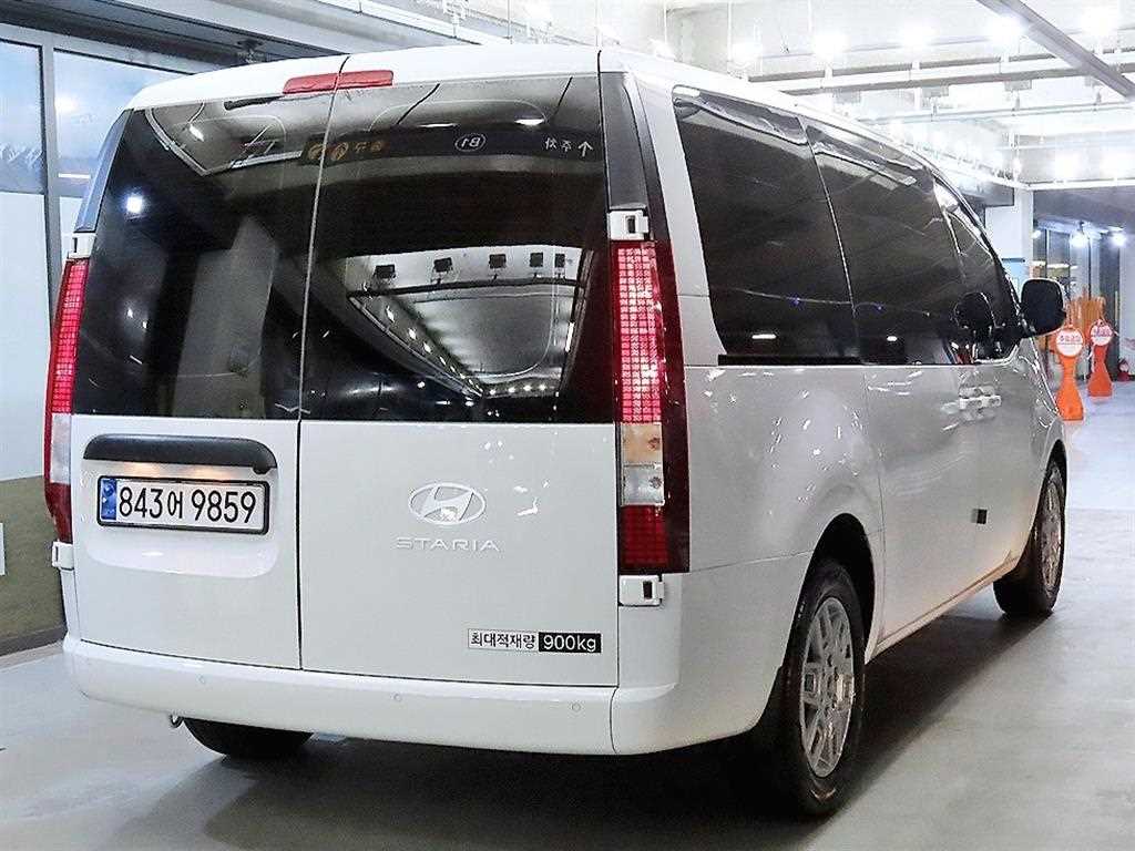 HYUNDAI Staria - Vista 4