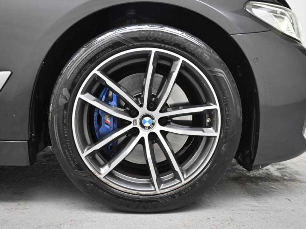 BMW 5 Series - Vista 5