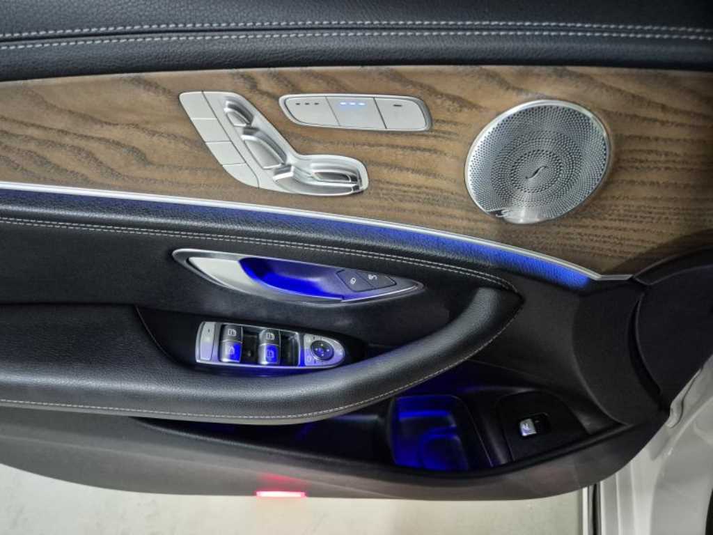 Mercedes Benz E class - Vista 11