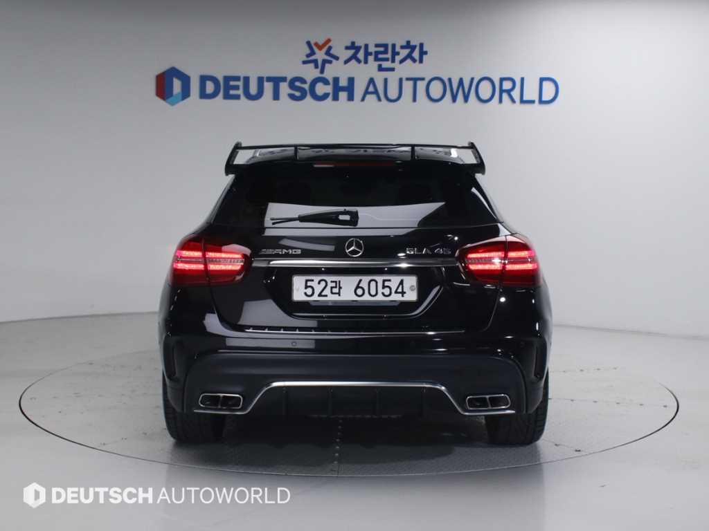 Mercedes Benz GLA Class - Vista 4