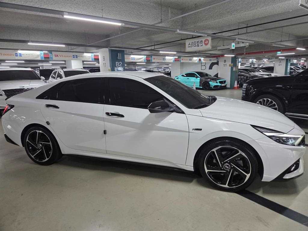 HYUNDAI Avante - Vista 5