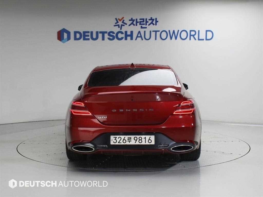 Genesis G70 - Vista 4