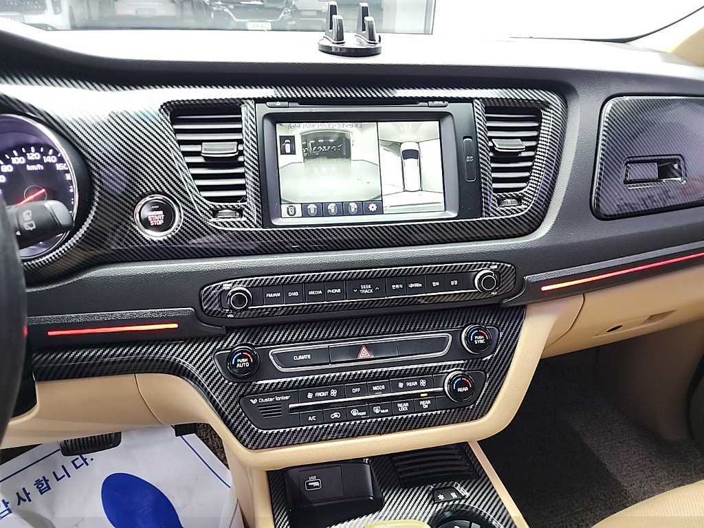 KIA Carnival - Vista 11