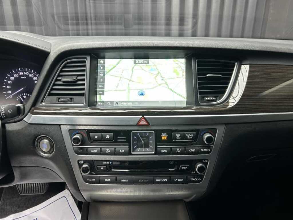 Genesis G80 - Vista 10