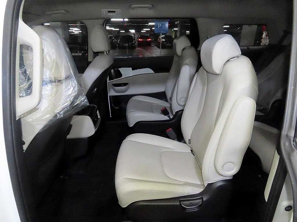 KIA Carnival - Vista 7