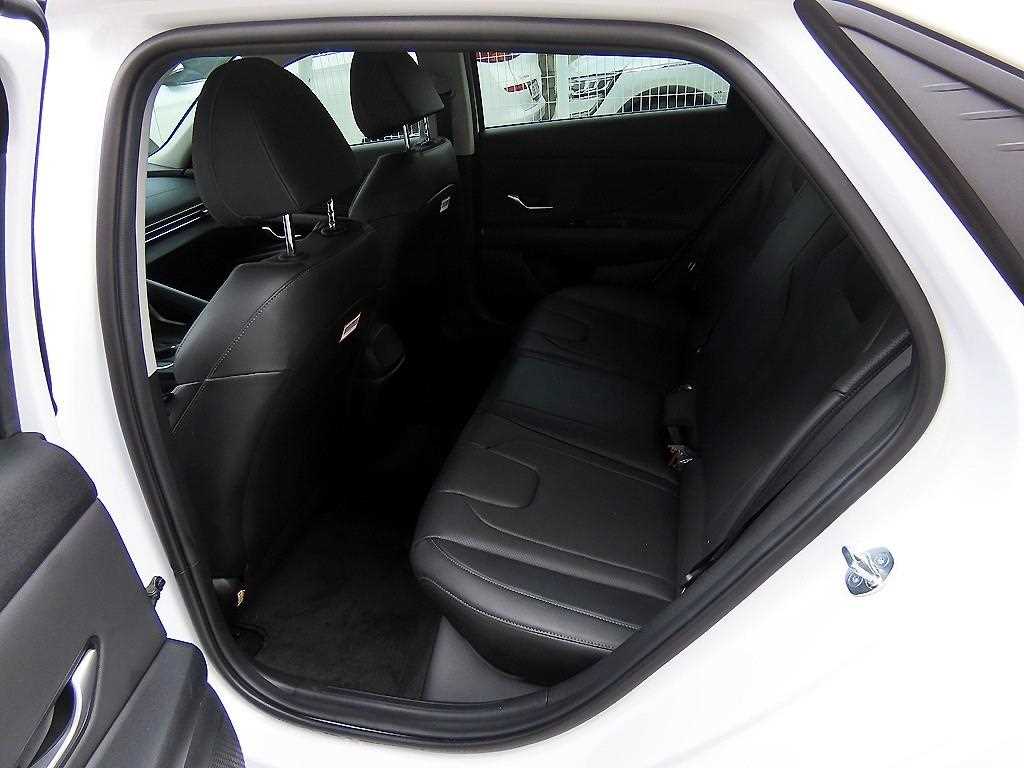 HYUNDAI Avante - Vista 6
