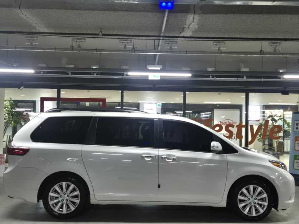 Toyota Siena - Vista 3