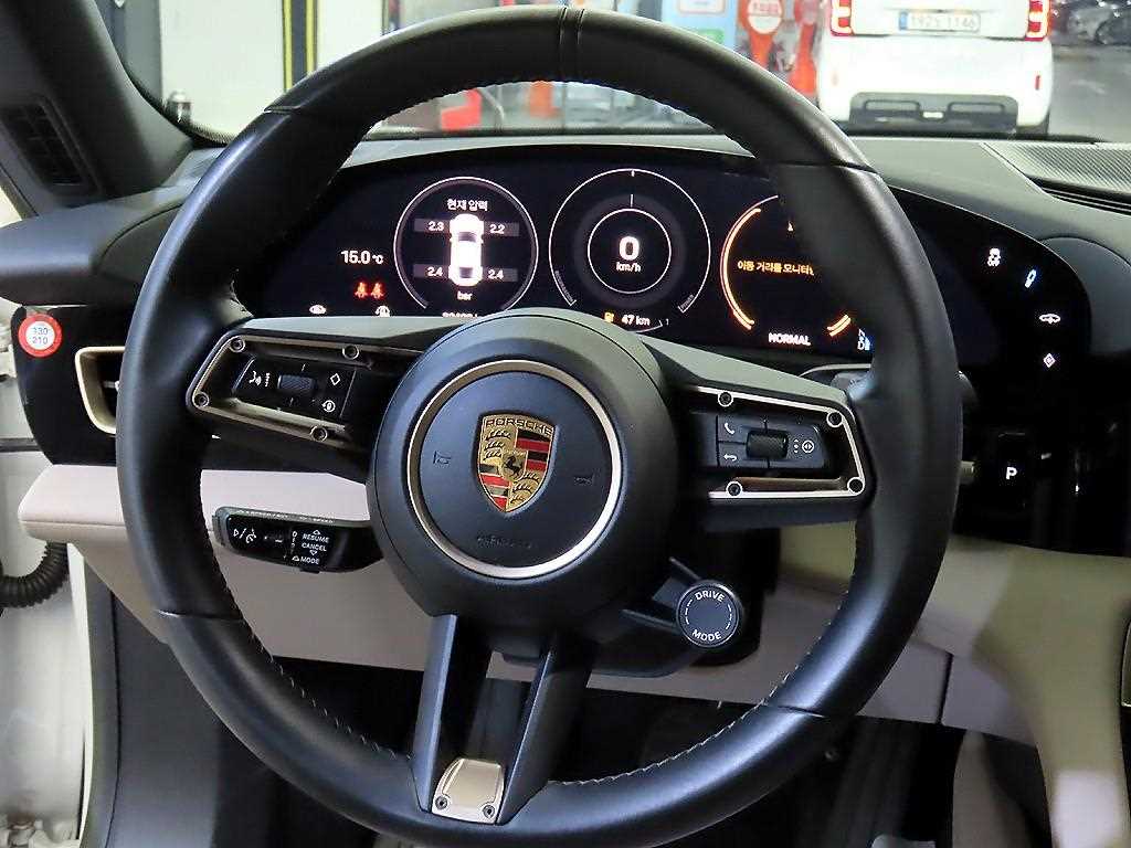 Porsche Taycan - Vista 8
