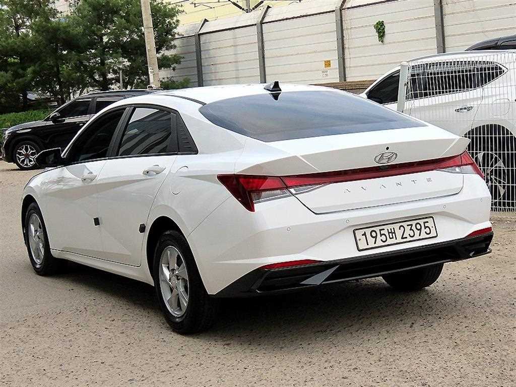 HYUNDAI Avante - Vista 3