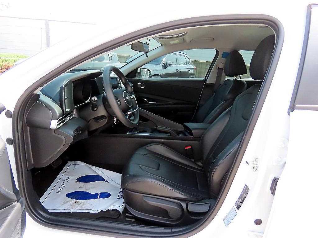HYUNDAI Avante - Vista 5