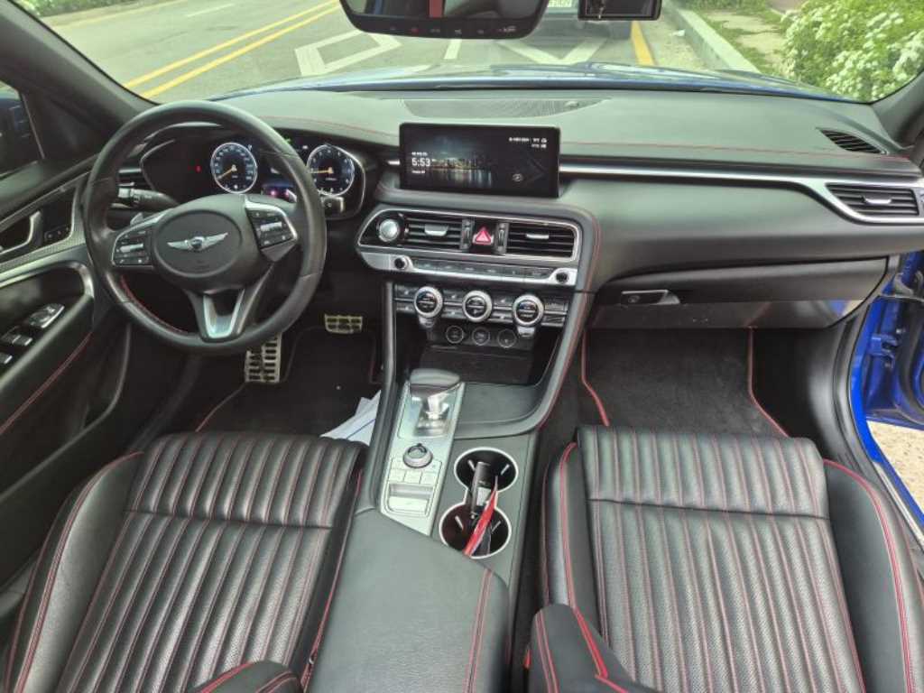 Genesis G70 - Vista 12