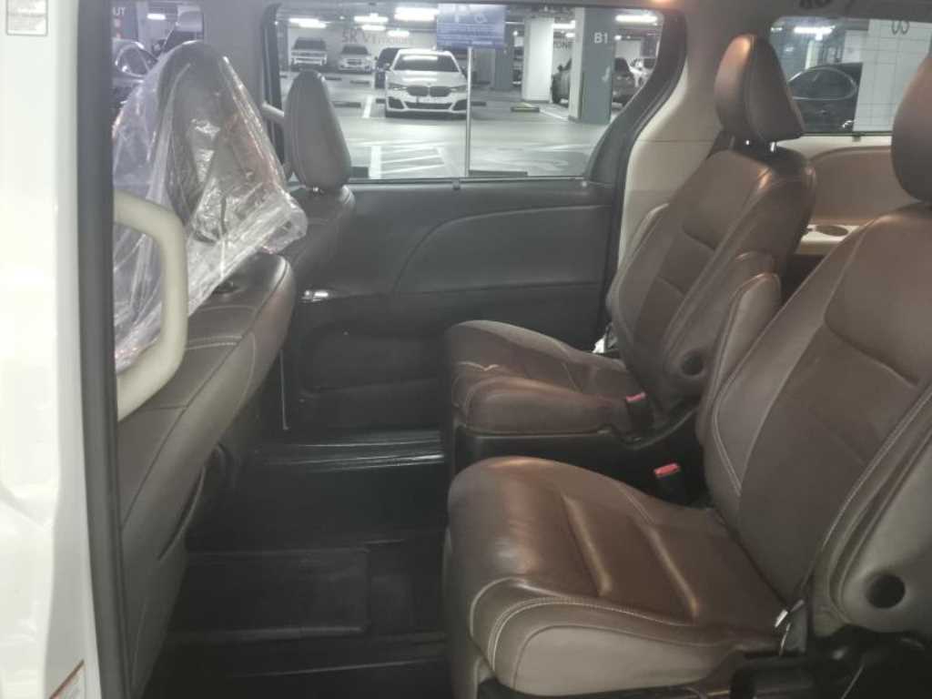 Toyota Siena - Vista 11