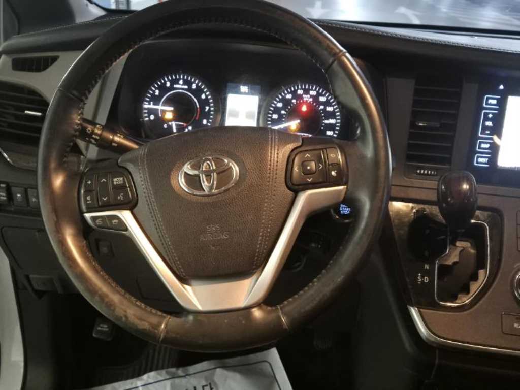 Toyota Siena - Vista 6