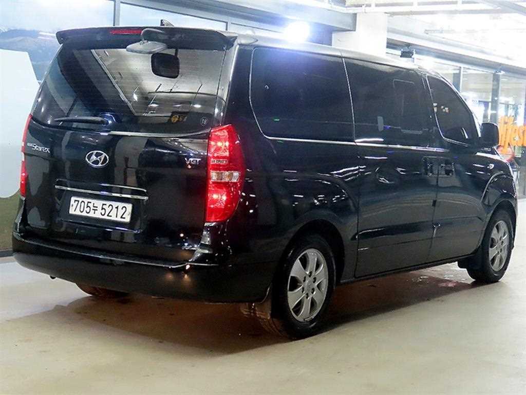 HYUNDAI Starex - Vista 4