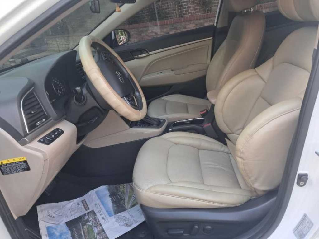 HYUNDAI Avante - Vista 6