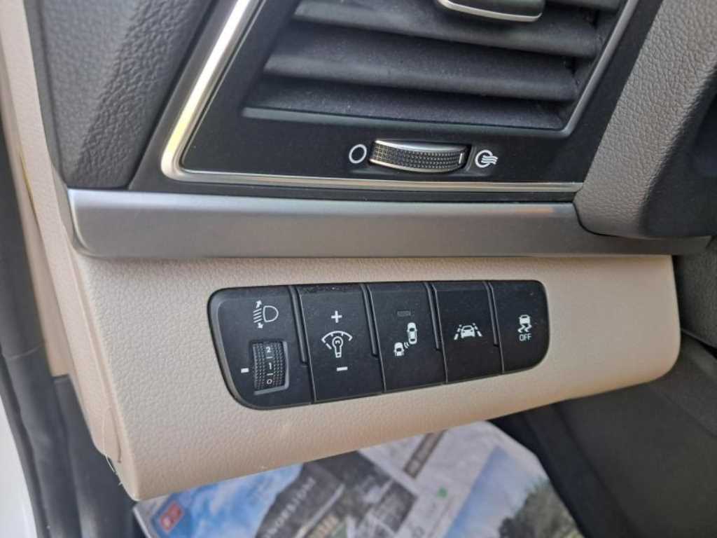 HYUNDAI Avante - Vista 8