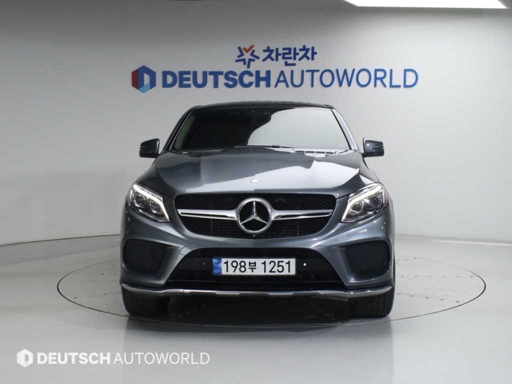 Mercedes Benz GLE Class - Vista 3