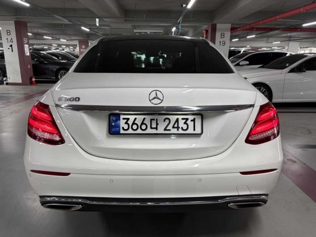 Mercedes Benz E class - Vista 3