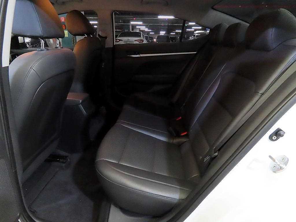 HYUNDAI Avante - Vista 7