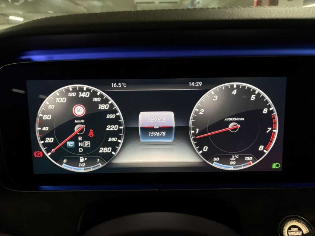 Mercedes Benz E class - Vista 4