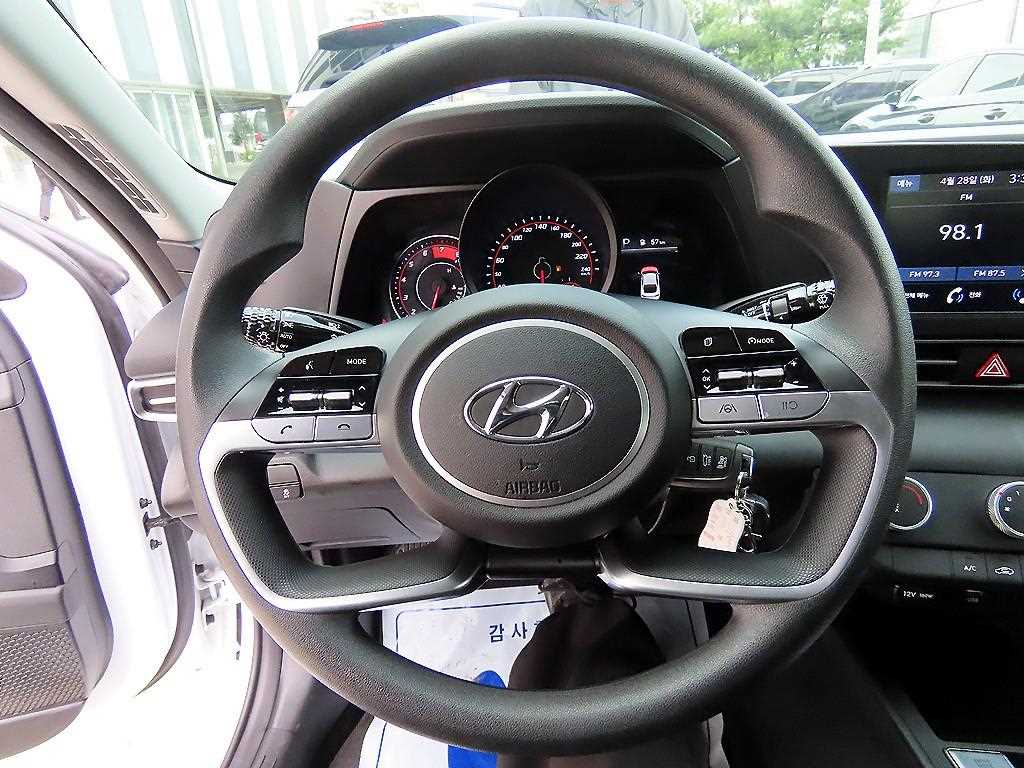 HYUNDAI Avante - Vista 8