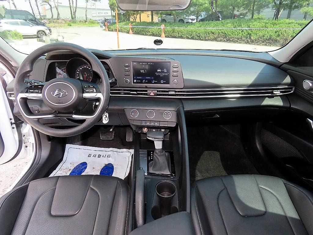 HYUNDAI Avante - Vista 7