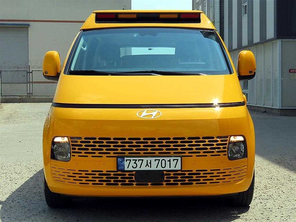 HYUNDAI Staria 2025 Amarillo - Importación desde Corea - HF Imports Iquique - Foto 1