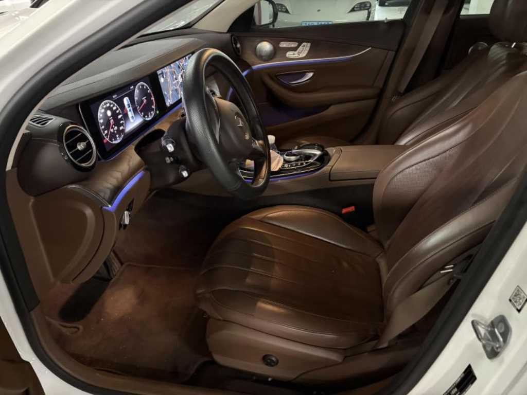 Mercedes Benz E class - Vista 5