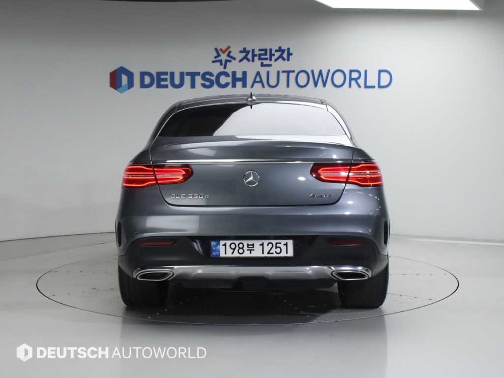 Mercedes Benz GLE Class - Vista 4