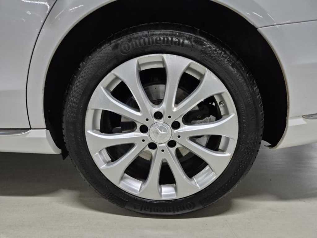 Mercedes Benz E class - Vista 7