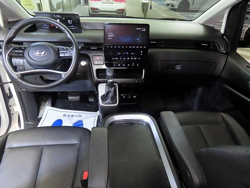 HYUNDAI Staria - Vista 10
