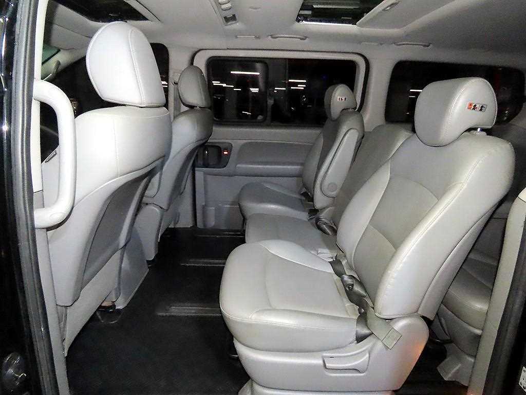 HYUNDAI Starex - Vista 7