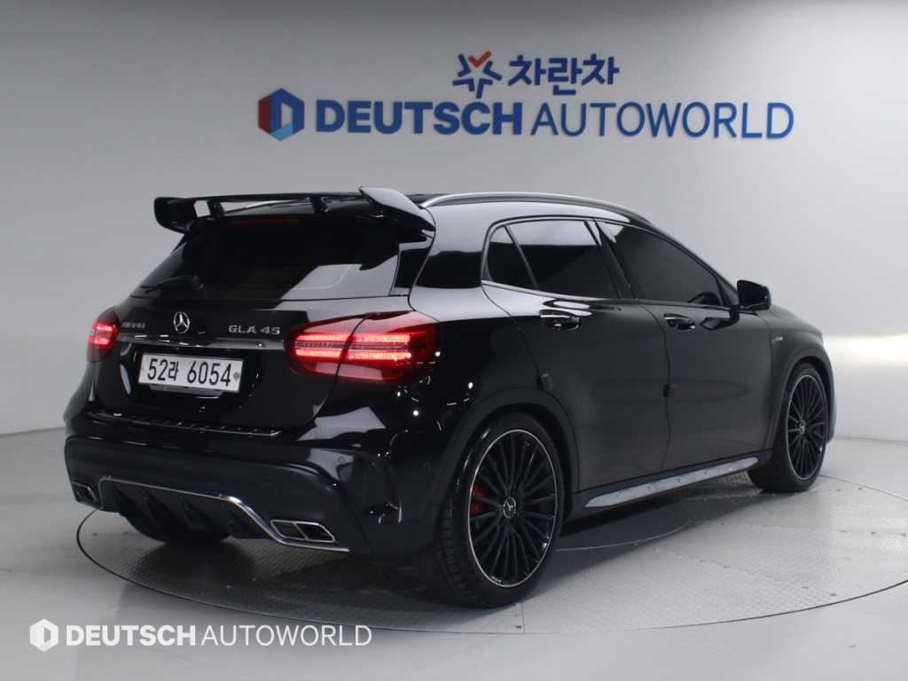 Mercedes Benz GLA Class - Vista 2