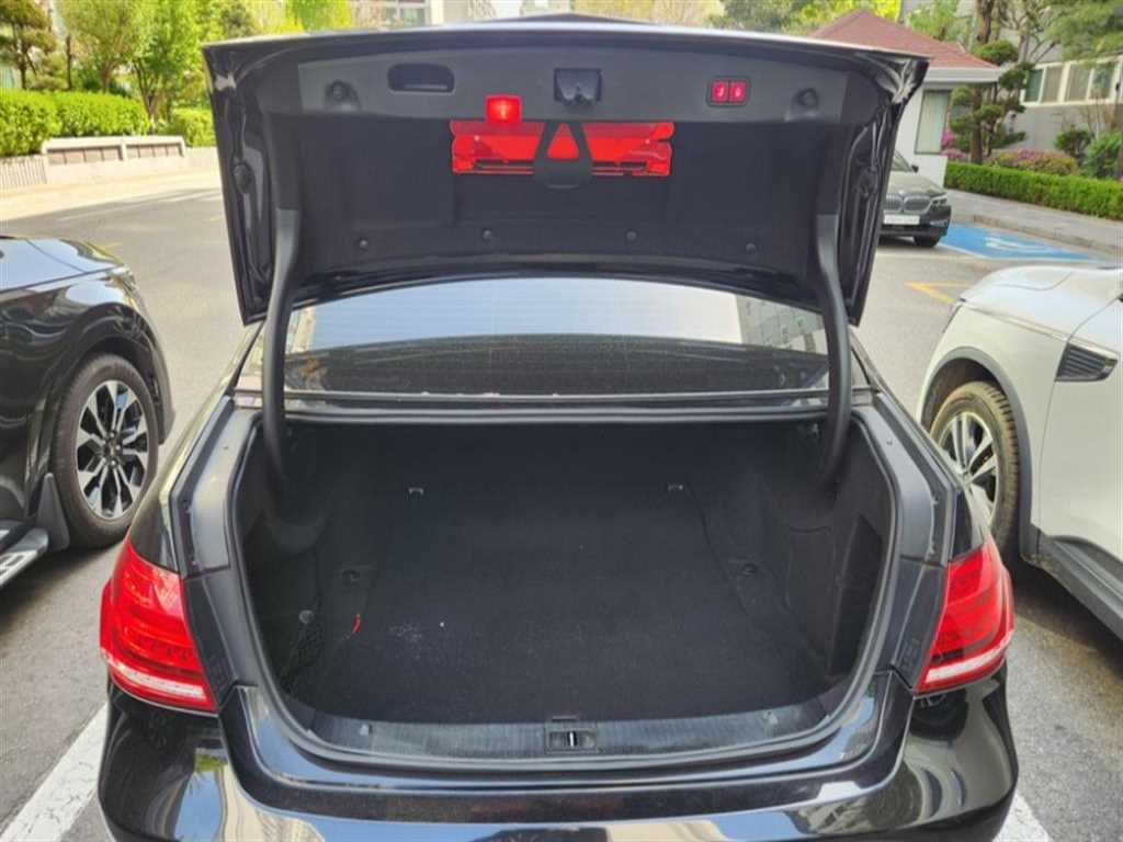 Mercedes Benz E class - Vista 7