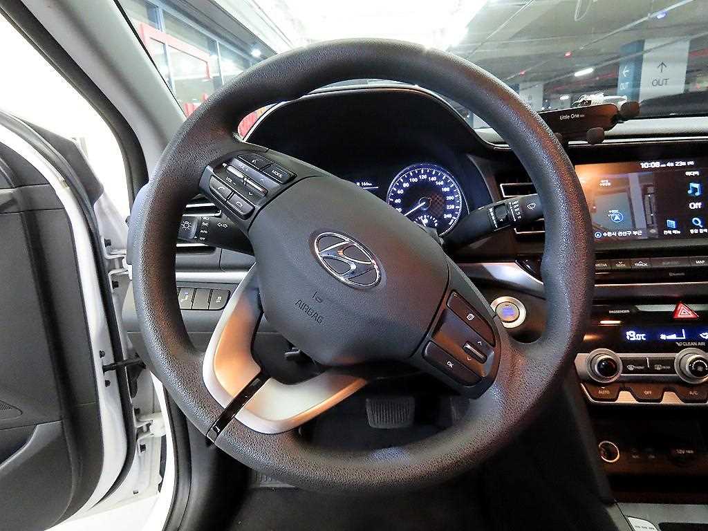 HYUNDAI Avante - Vista 8