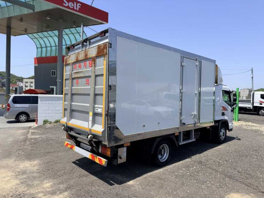 medium and large cargo truck - Vista 5
