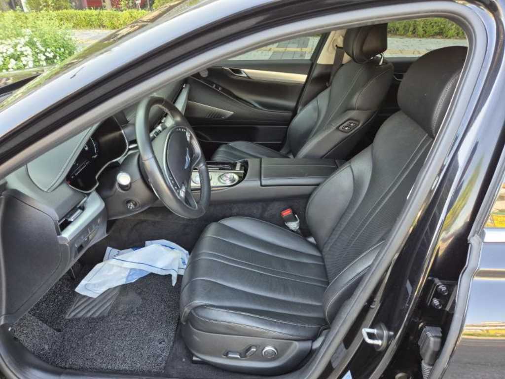 Genesis G80 - Vista 10