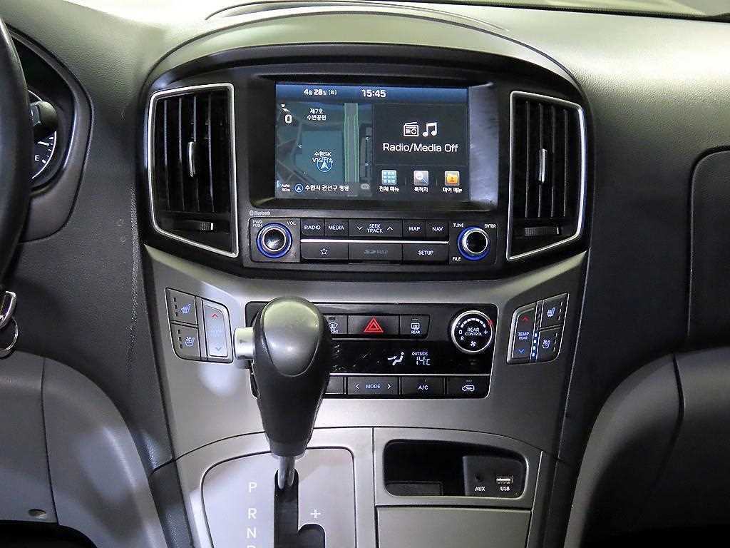 HYUNDAI Starex - Vista 11