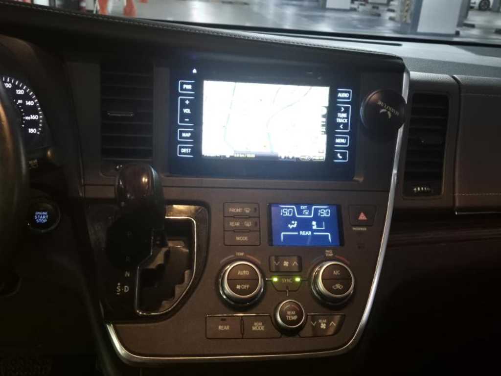 Toyota Siena - Vista 9