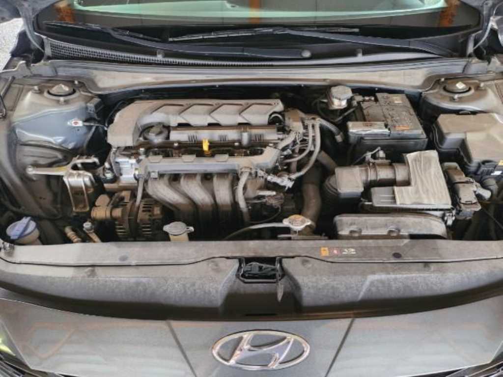 HYUNDAI Avante - Vista 3