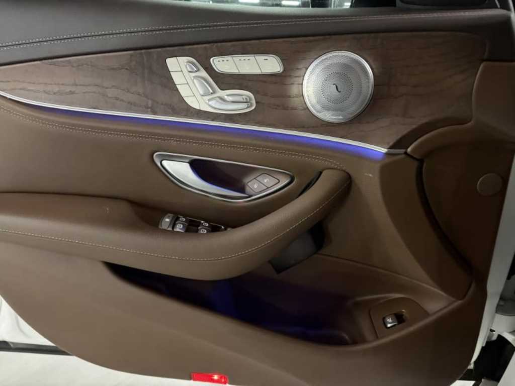 Mercedes Benz E class - Vista 10